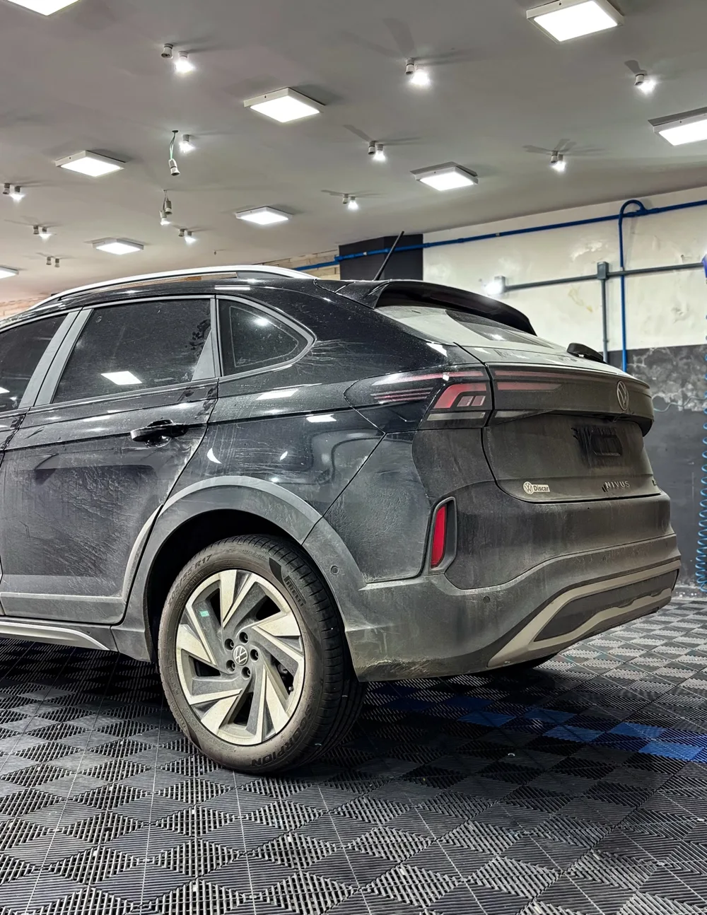 Volkswagen Nivus antes da lavagem (traseira)
