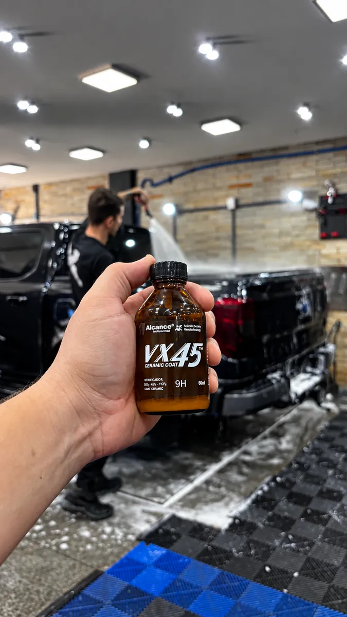 Frasco de vitrificador automotivo usado nos serviços da Karango Limpo
